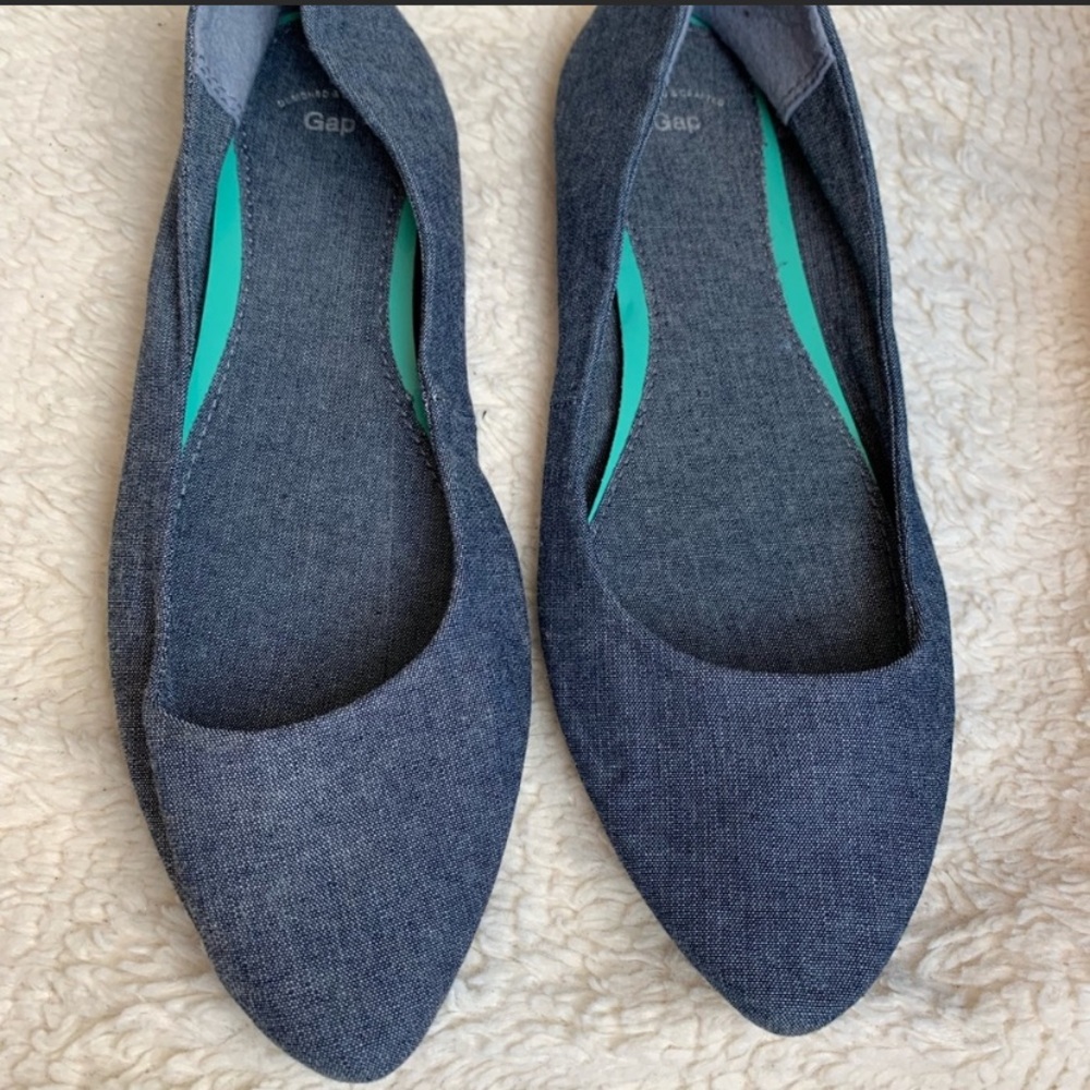 Denim Blue pointed toe Flats Gap size 8 GUC